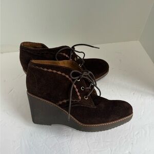 Naturalizer Kaitlyn Suede Wedge Booties. Size 10